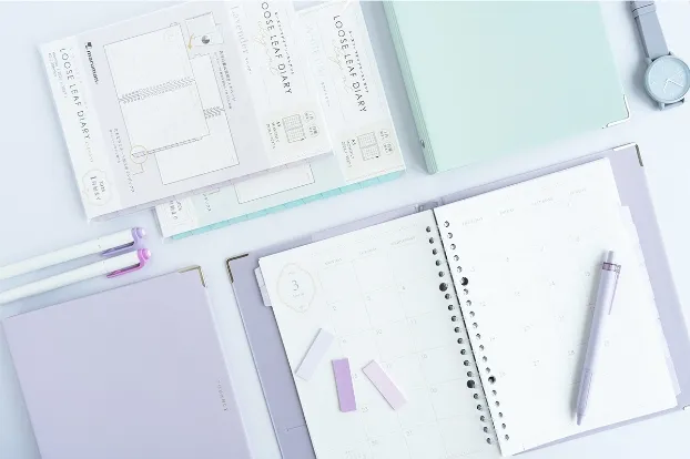 【限定】上品なカラーのルーズリーフダイアリーエレガントがセットされた「ユアンス ダイアリー」が新登場!